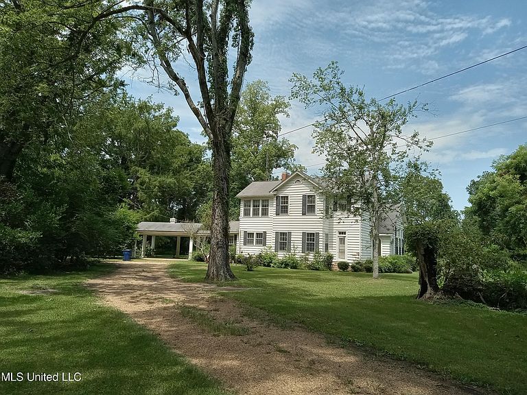 Nice! On 12 acres in Mississippi. Circa 1923. $295,000