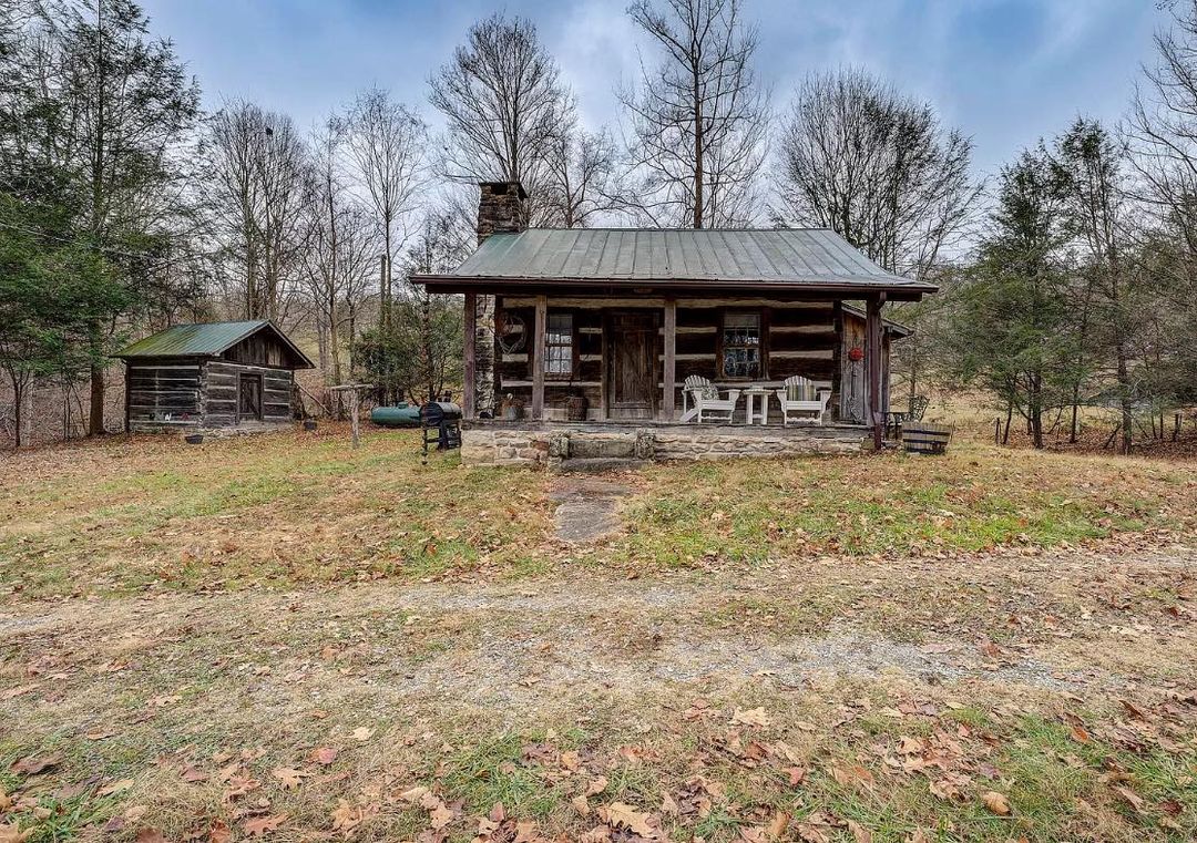 Deal of the Day! THREE cabins on FIVE acres in Virginia. $170,000!